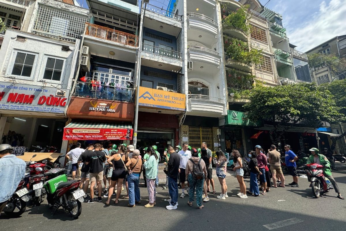 Bánh Mì Huynh Hoa の行列