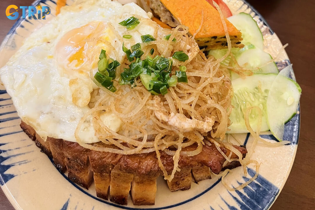 District 4 で食べるコムタム