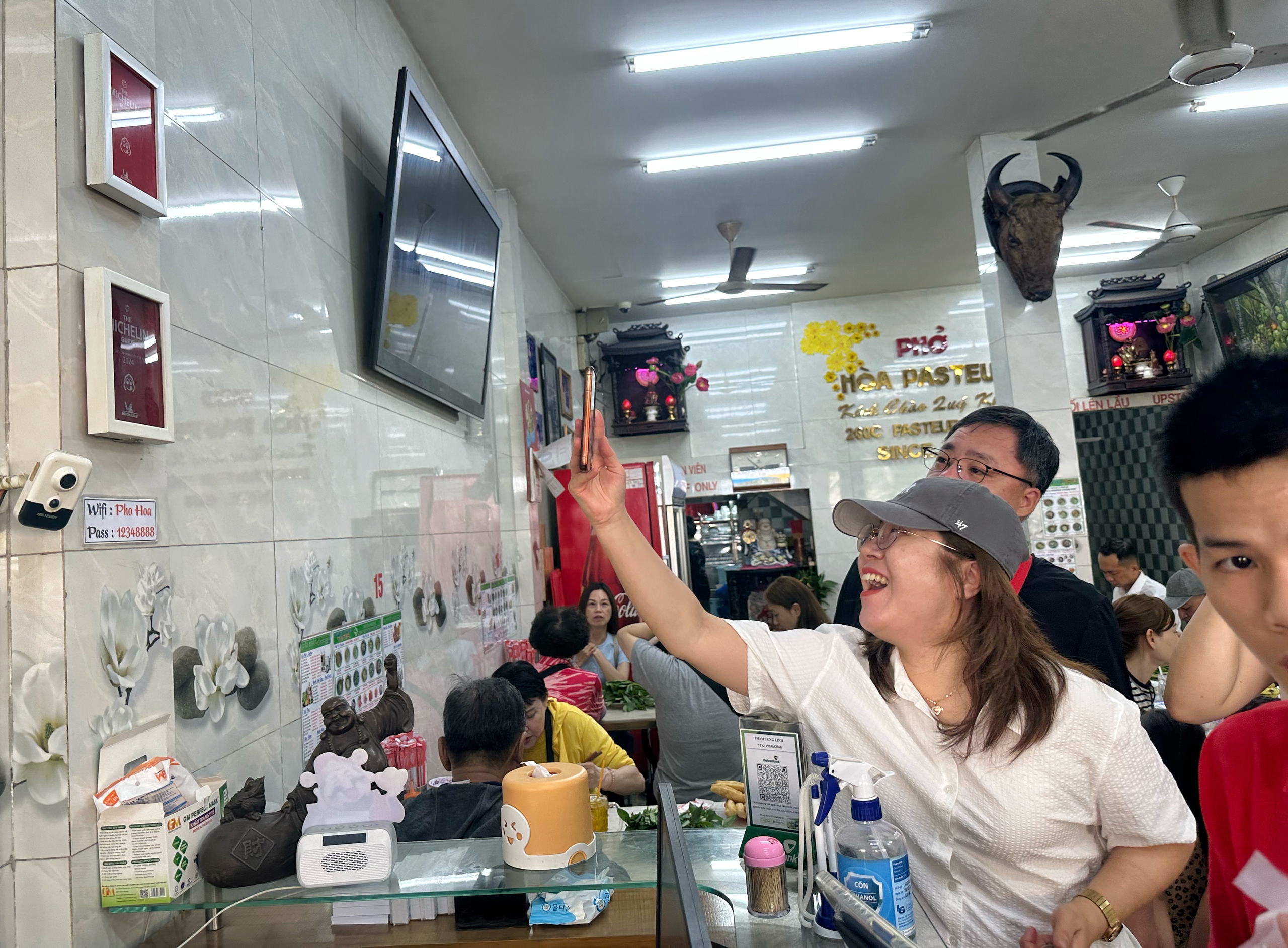 Phở Hòa Pasteur の店頭