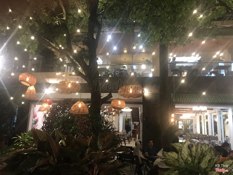 Suối Đá Cafeの夜の庭園