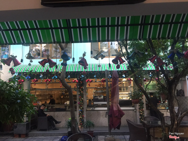 Suối Đá Cafeの滝と池