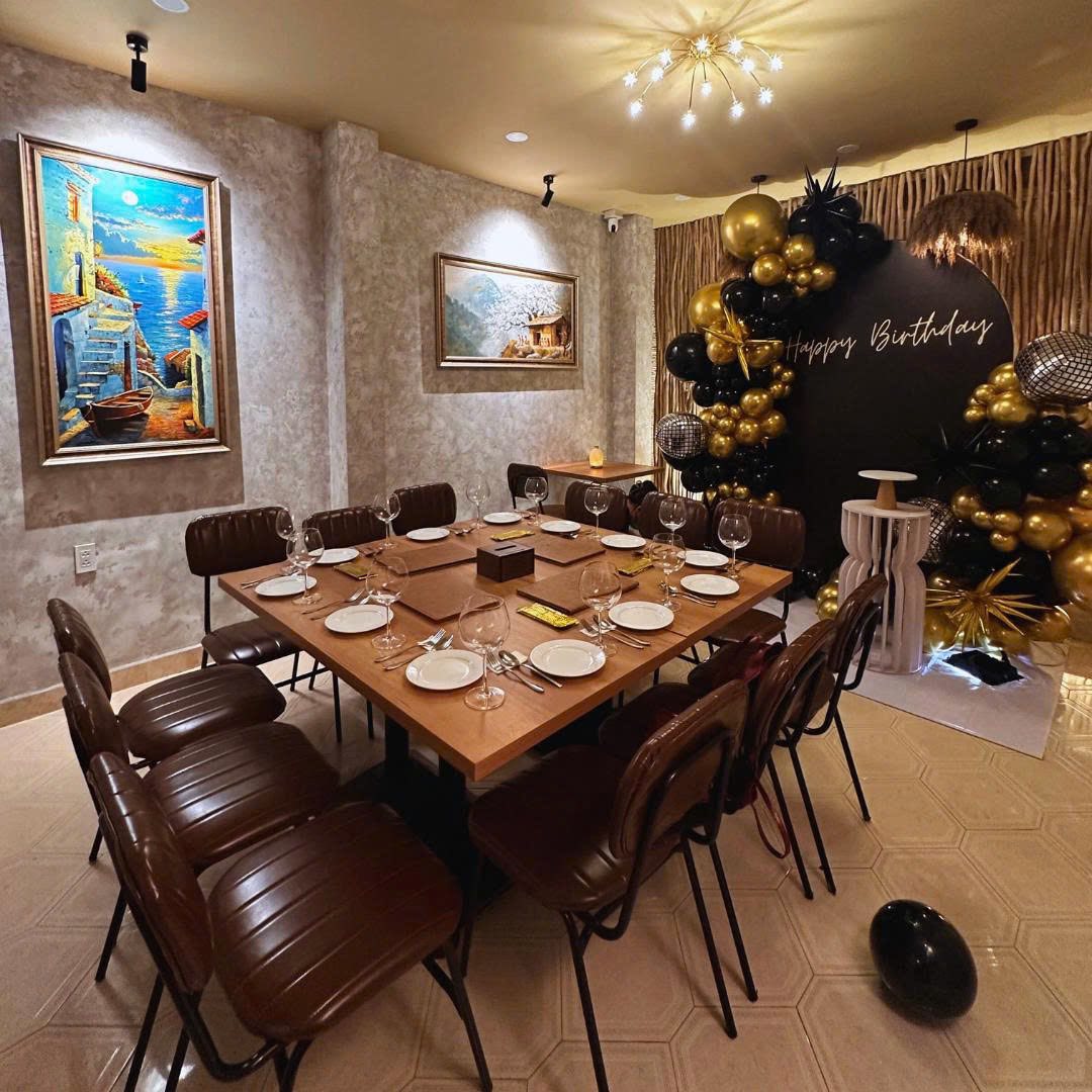 Khoa's Kitchen Bistro の個室風の席