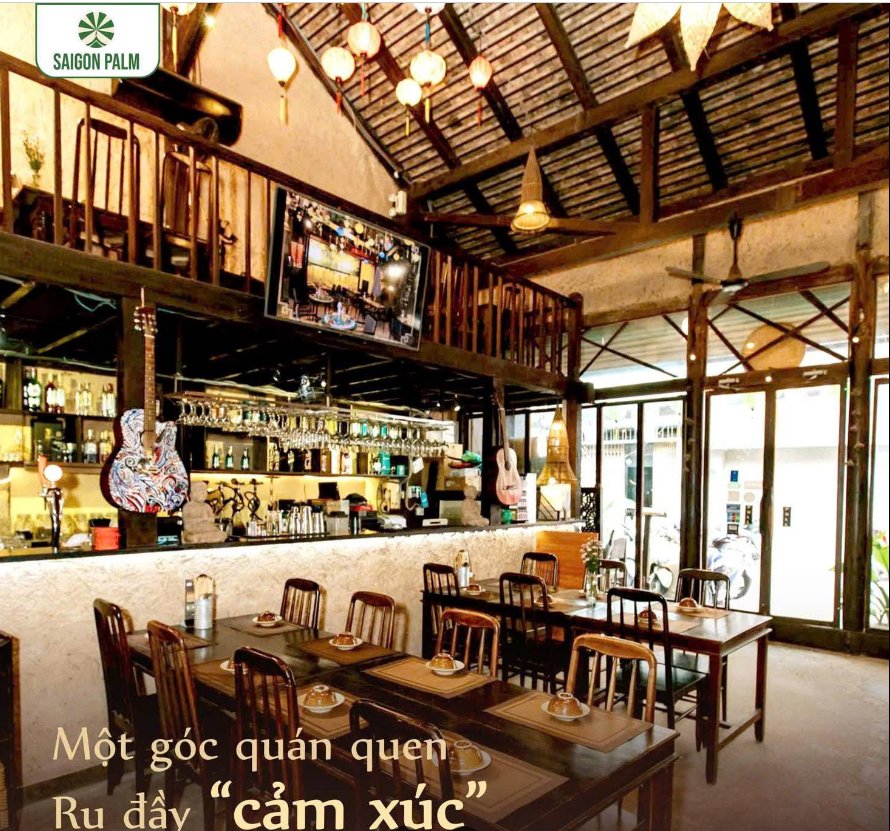 Saigon Palm House のバーとテーブル席